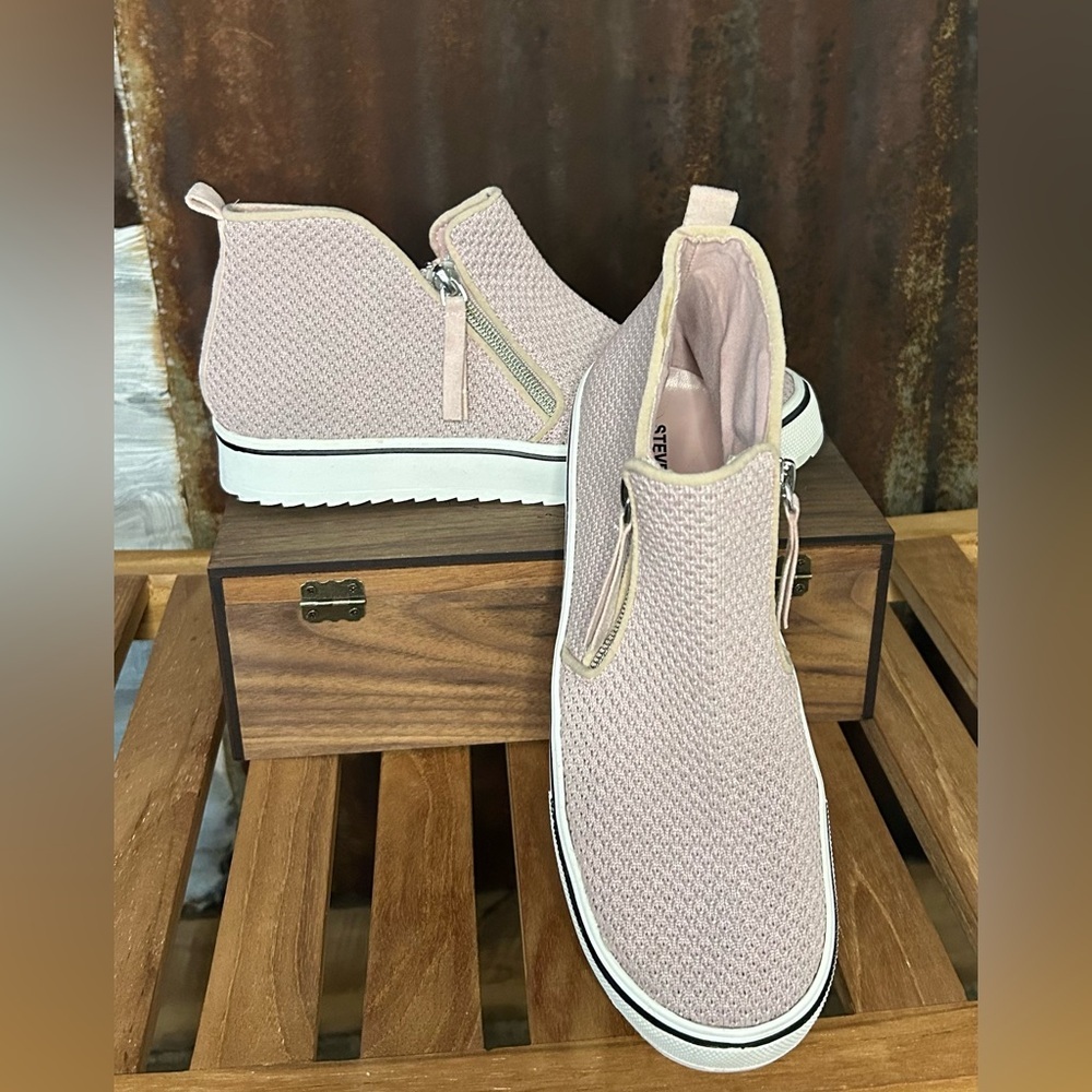 Steve Madden Women’s Wedge Sneaker’s Blush Pink Knit Zip Booties - Picture 3 of 10